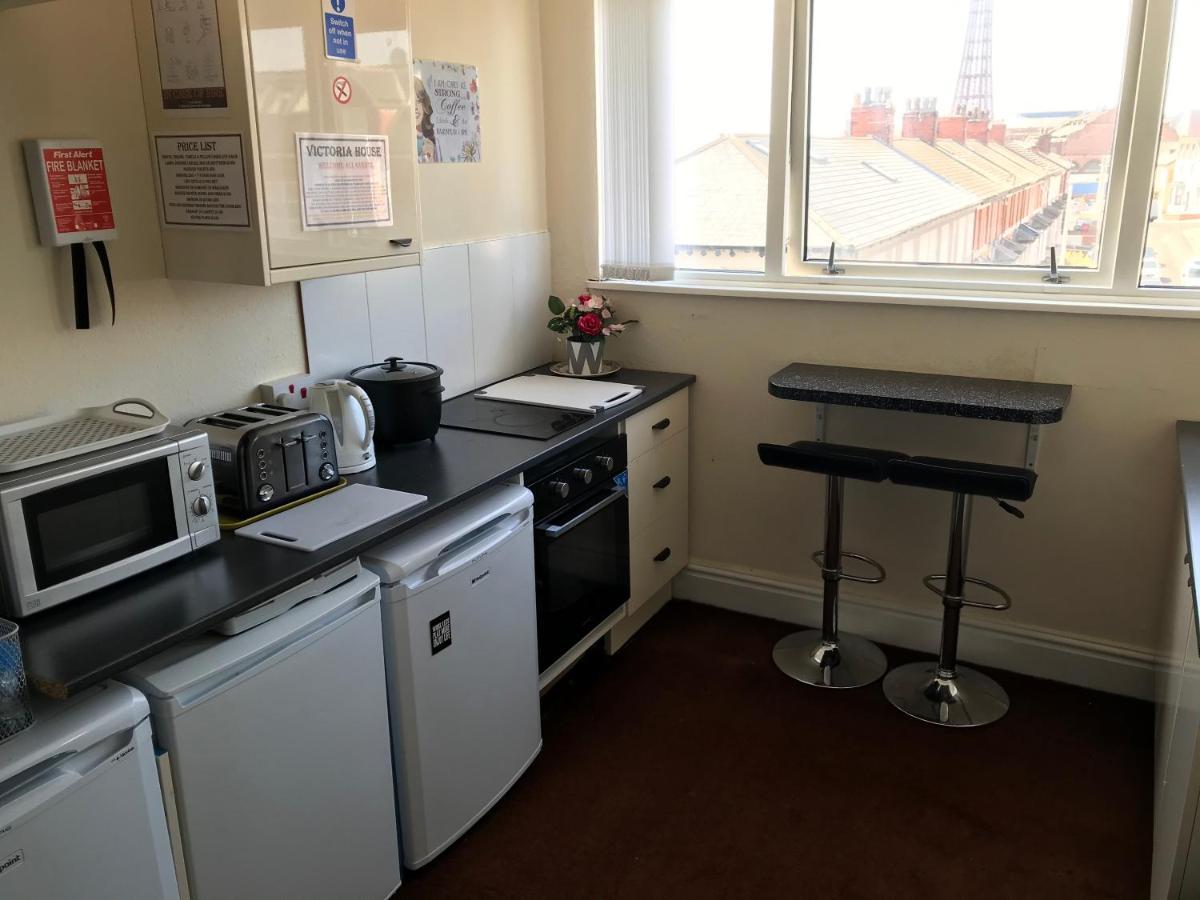 Victoria House - Self Catering Quiet Guesthouse - Adult Singles And Couples Only Blackpool Buitenkant foto