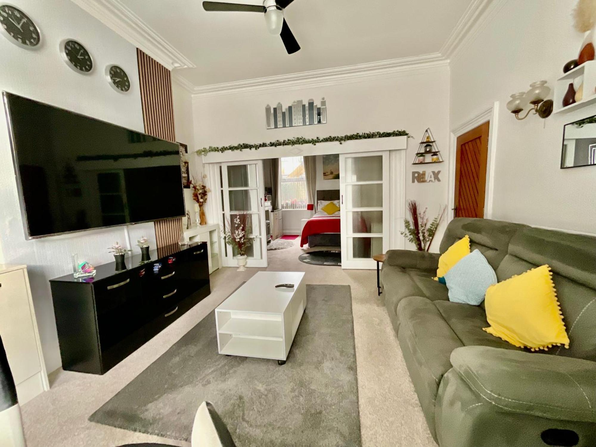 Victoria House - Self Catering Quiet Guesthouse - Adult Singles And Couples Only Blackpool Buitenkant foto