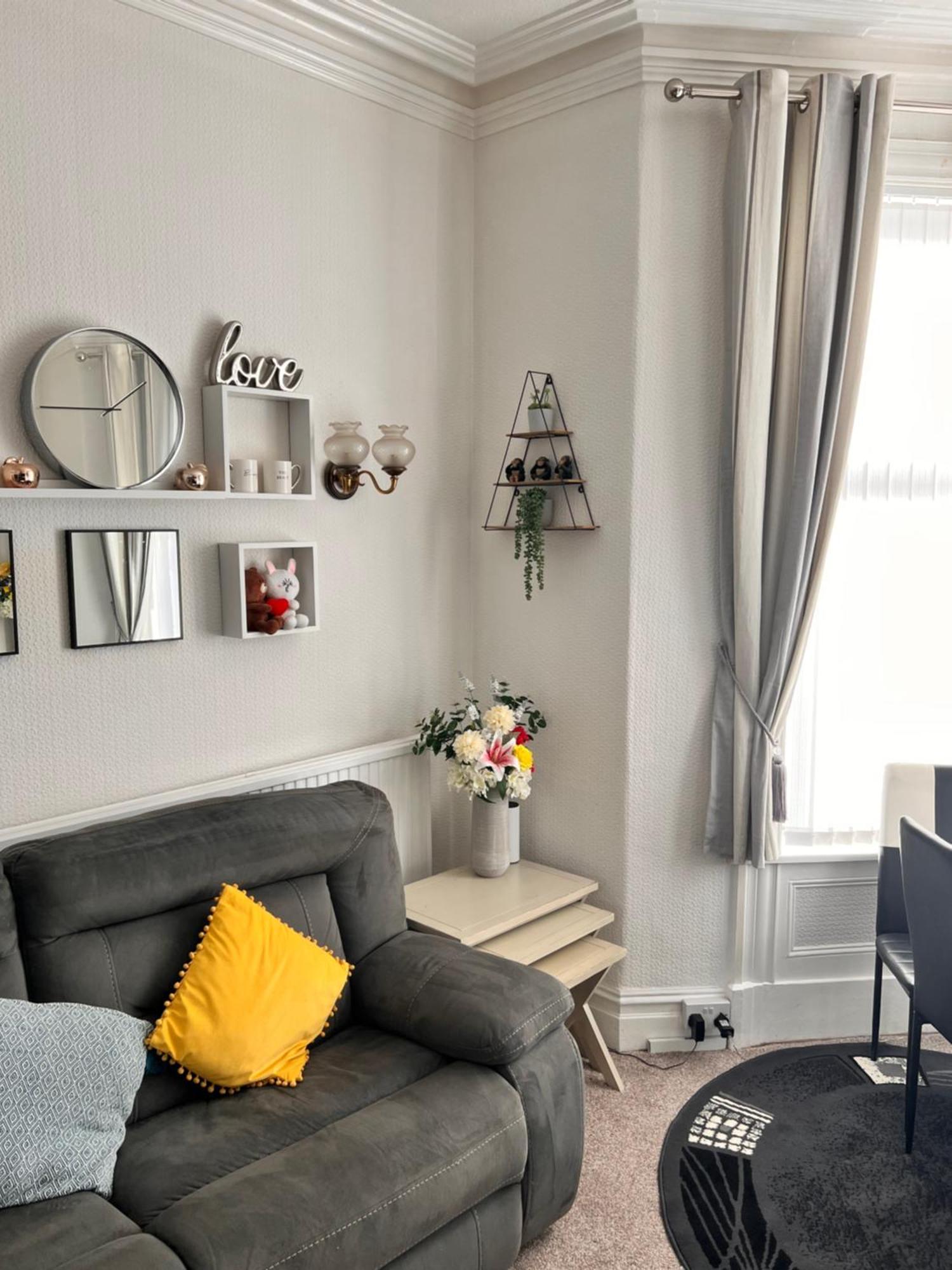 Victoria House - Self Catering Quiet Guesthouse - Adult Singles And Couples Only Blackpool Buitenkant foto