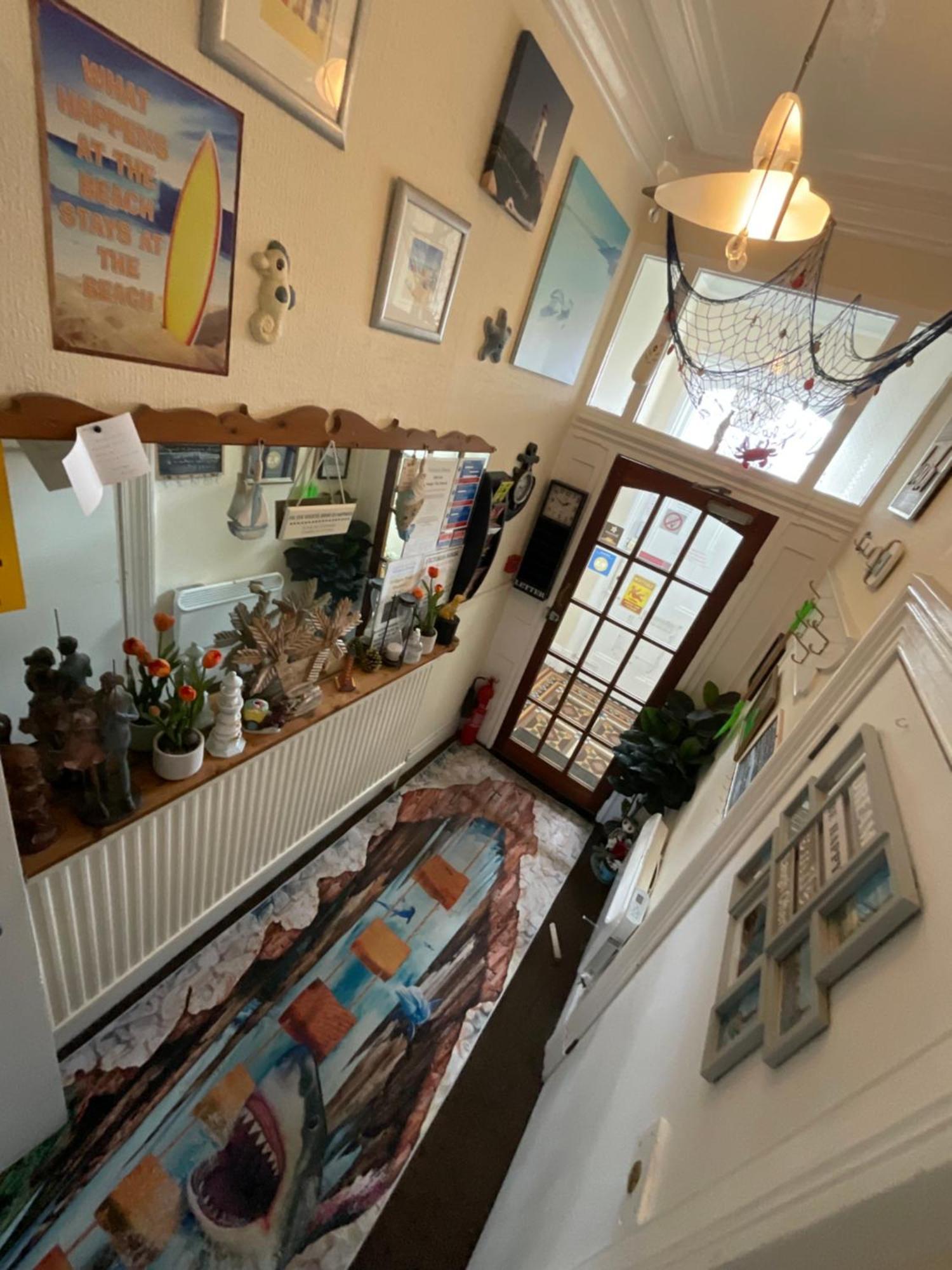 Victoria House - Self Catering Quiet Guesthouse - Adult Singles And Couples Only Blackpool Buitenkant foto