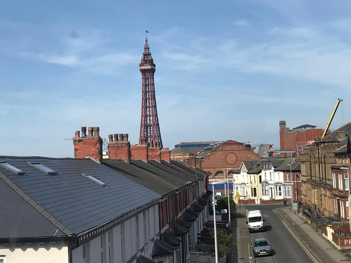 Victoria House - Self Catering Quiet Guesthouse - Adult Singles And Couples Only Blackpool Buitenkant foto