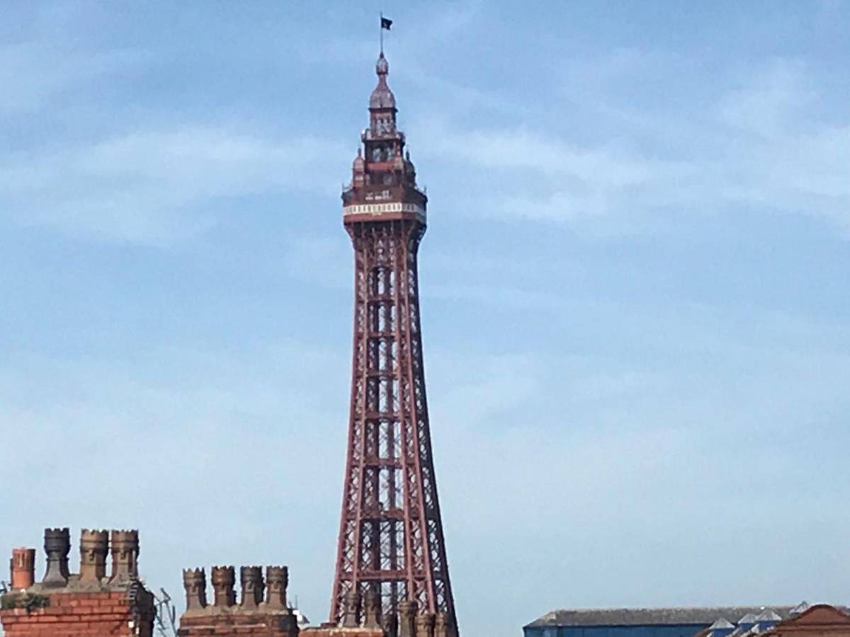 Victoria House - Self Catering Quiet Guesthouse - Adult Singles And Couples Only Blackpool Buitenkant foto