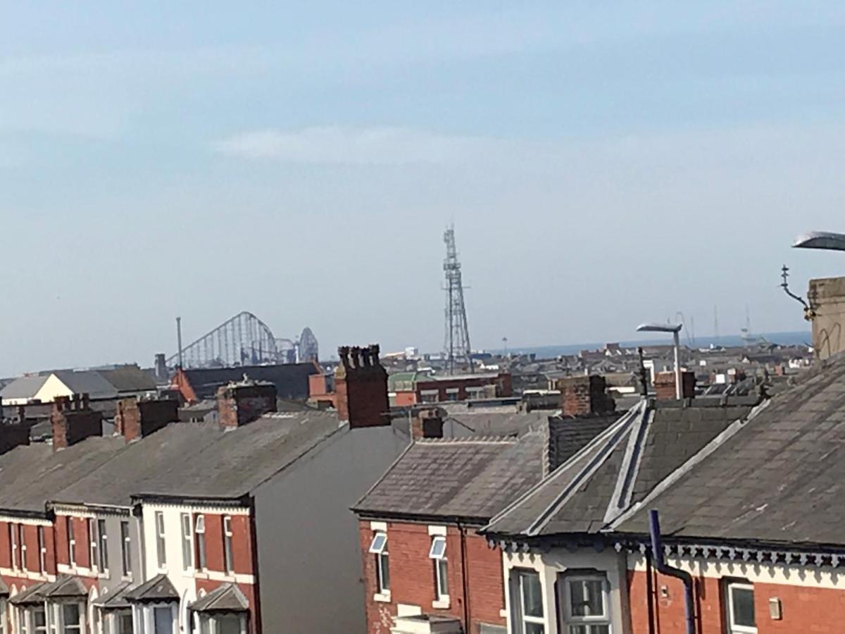 Victoria House - Self Catering Quiet Guesthouse - Adult Singles And Couples Only Blackpool Buitenkant foto